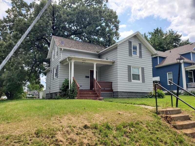 1623 W Pleasant Street Davenport IA 52804