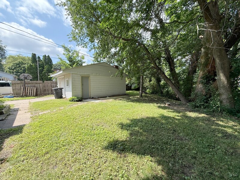 2113 22 1/2 Avenue Rock Island IL 61201