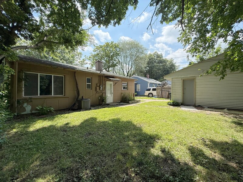 2113 22 1/2 Avenue Rock Island IL 61201