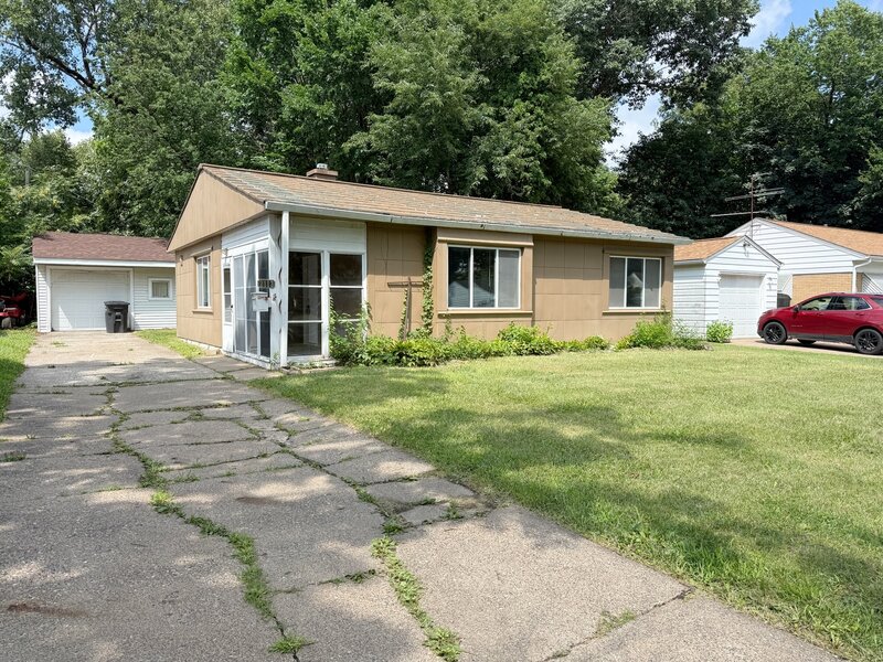 2113 22 1/2 Avenue Rock Island IL 61201