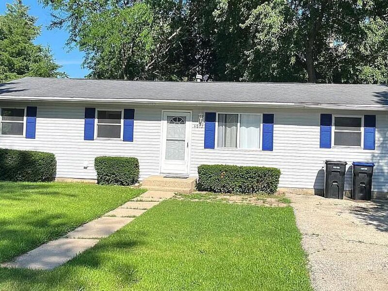 4812 W Howard Street Mchenry IL 60051