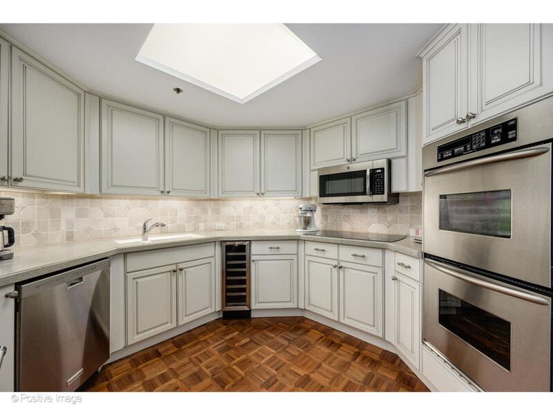 950 N Michigan Avenue Chicago IL 60611