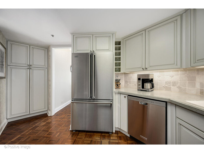950 N Michigan Avenue Chicago IL 60611