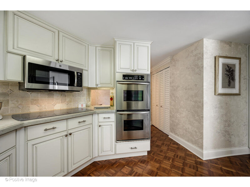 950 N Michigan Avenue Chicago IL 60611