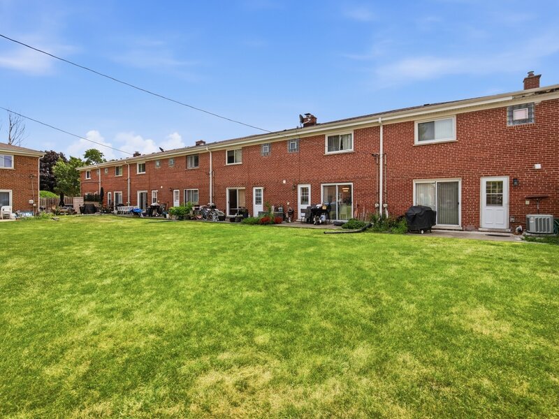 1150 N Boxwood Drive Mount Prospect IL 60056