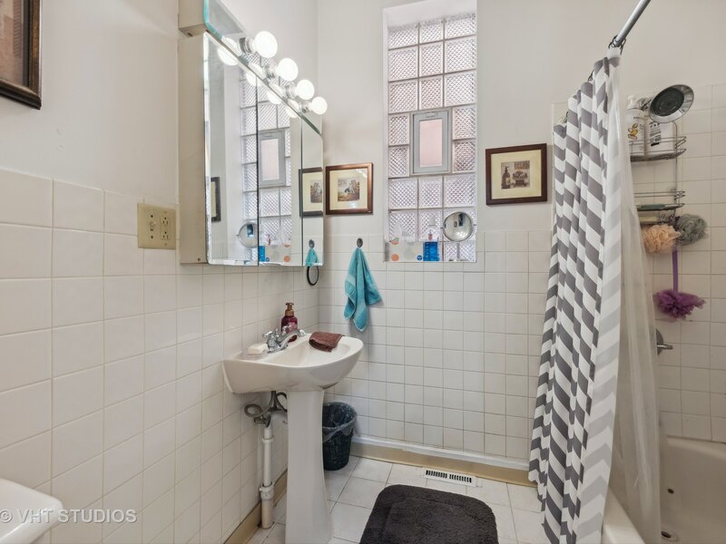 2242 W Taylor Street Chicago IL 60612