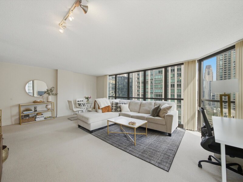 10 E Ontario Street Chicago IL 60611