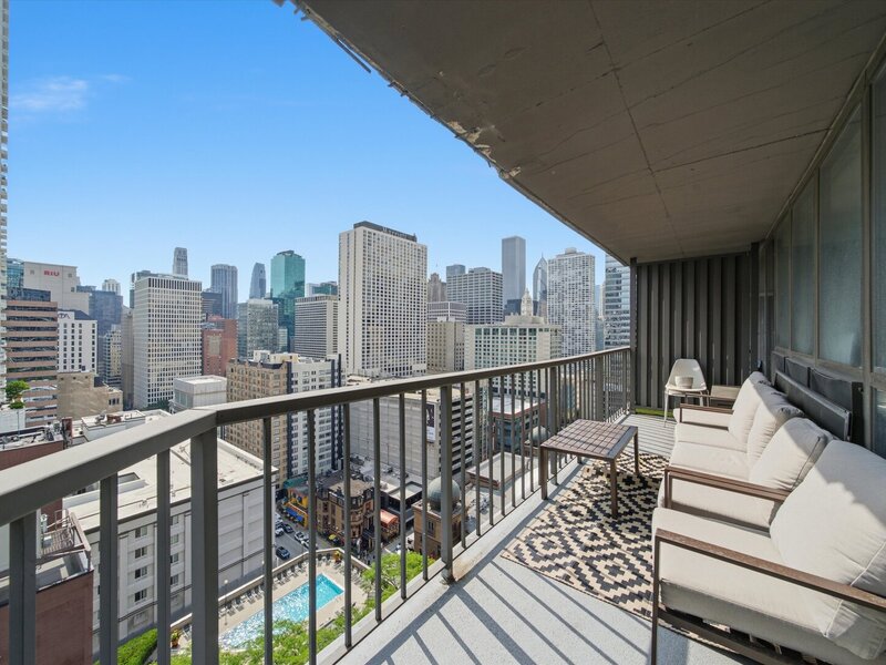 10 E Ontario Street Chicago IL 60611