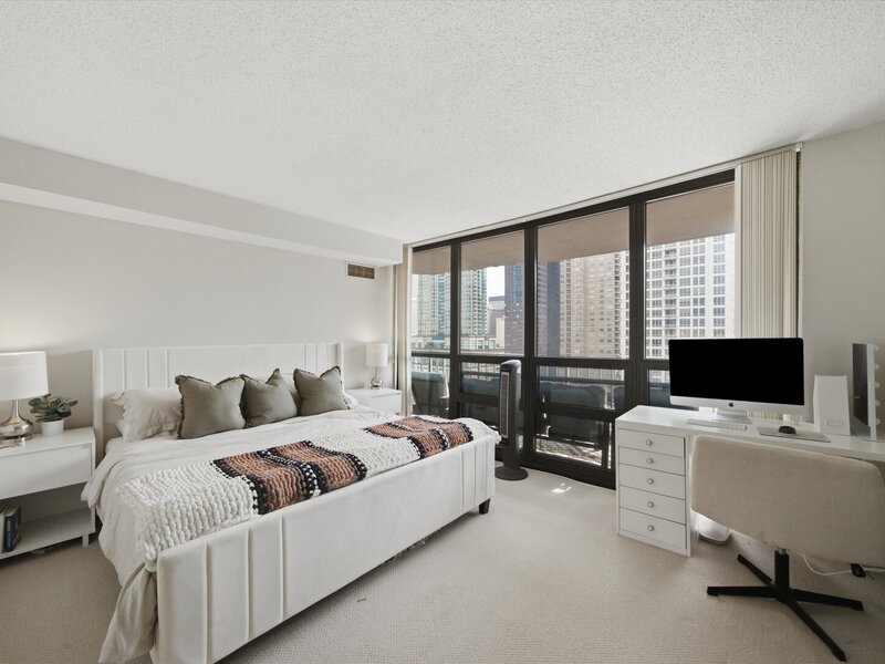 10 E Ontario Street Chicago IL 60611