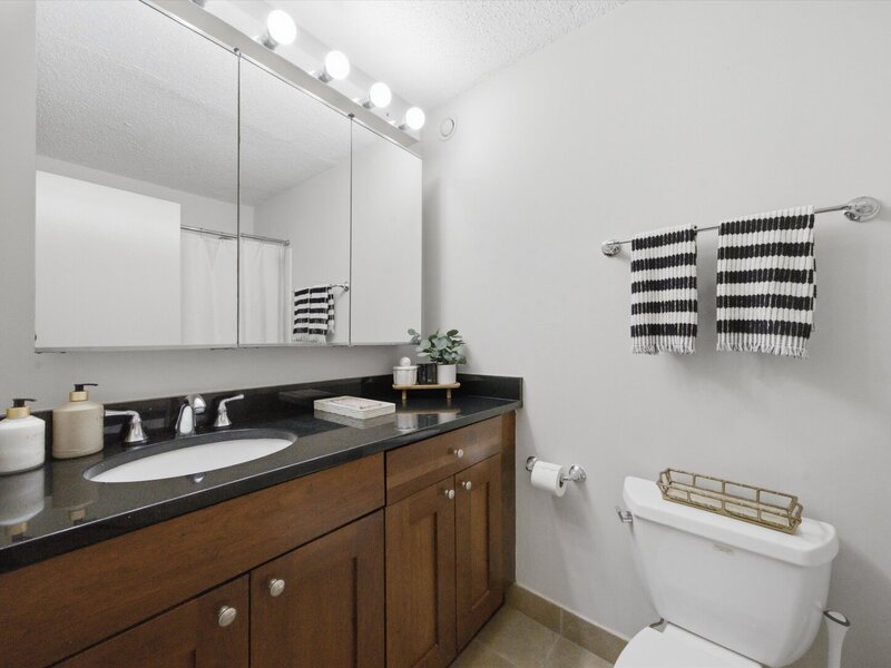 10 E Ontario Street Chicago IL 60611