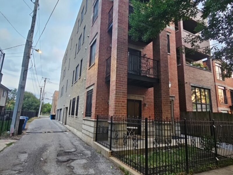 2113 W Gladys Avenue Chicago IL 60612