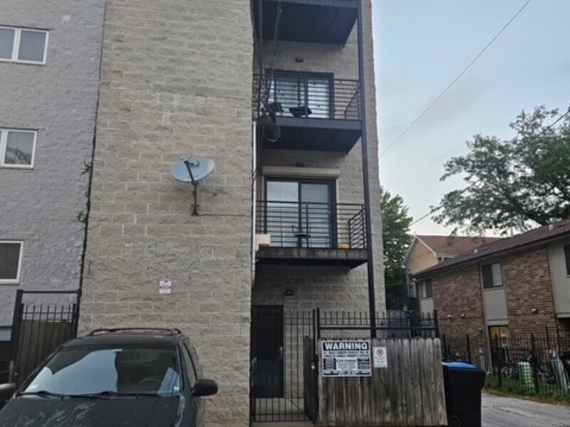 2113 W Gladys Avenue Chicago IL 60612