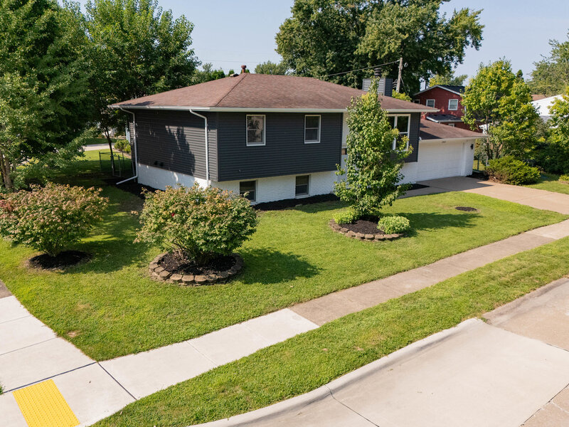 1955 Danbury Drive Bettendorf IA 52722