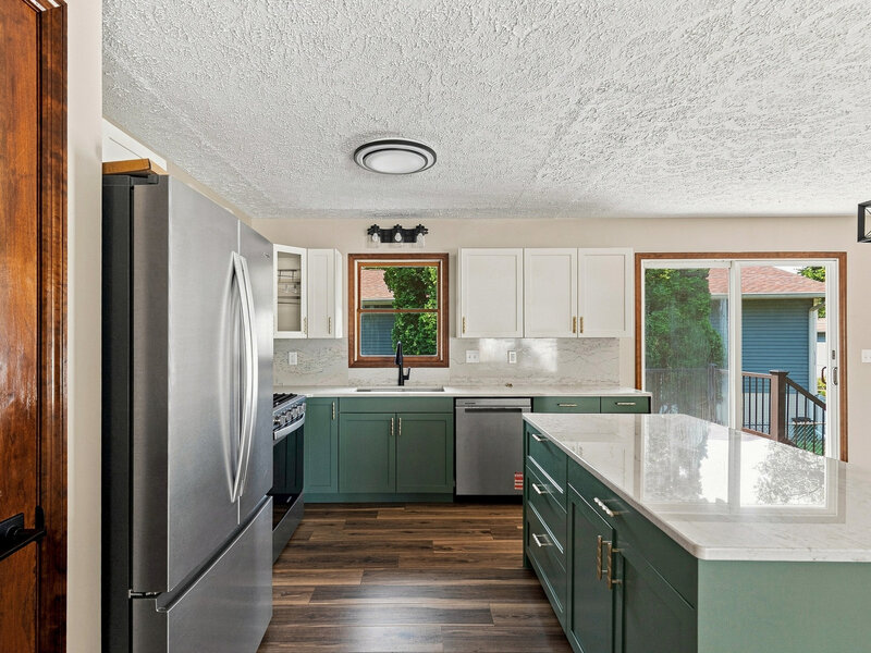 1955 Danbury Drive Bettendorf IA 52722