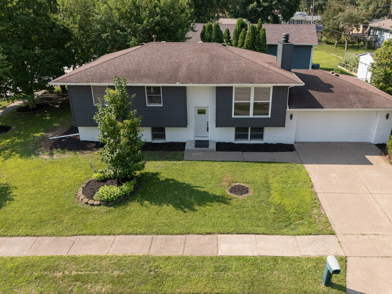 1955 Danbury Drive Bettendorf IA 52722