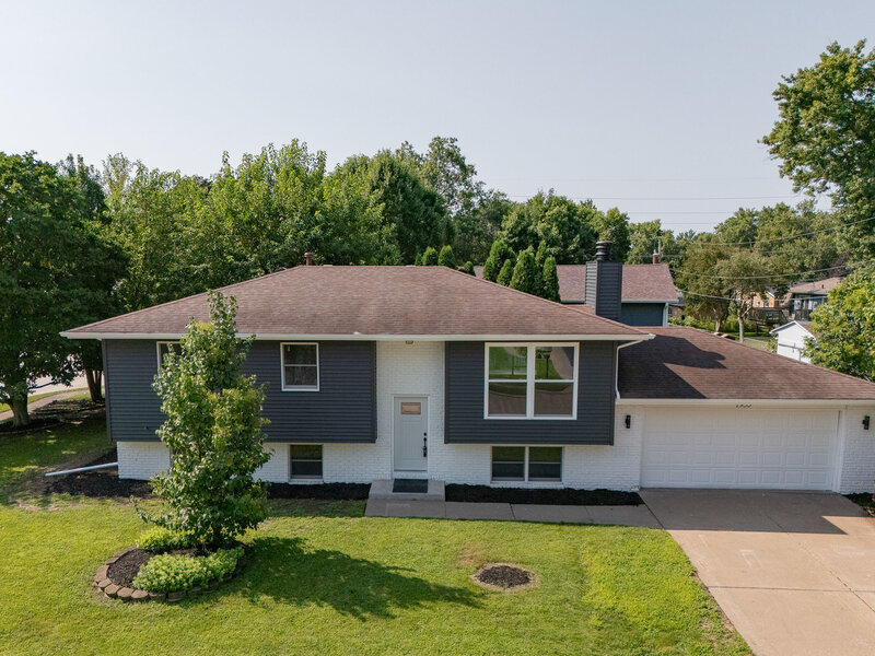 1955 Danbury Drive Bettendorf IA 52722