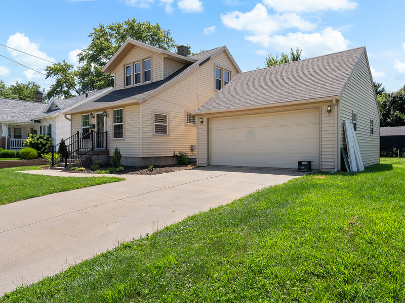 2301 Elm Street Davenport IA 52803