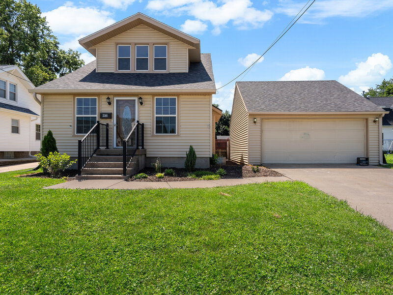 2301 Elm Street Davenport IA 52803