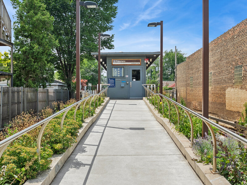 2917 W Leland Avenue Chicago IL 60625