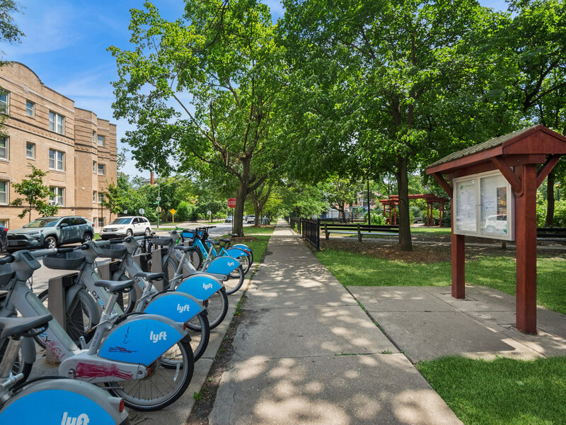2917 W Leland Avenue Chicago IL 60625