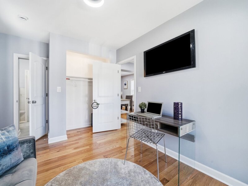 2724 W Jerome Street Chicago IL 60645