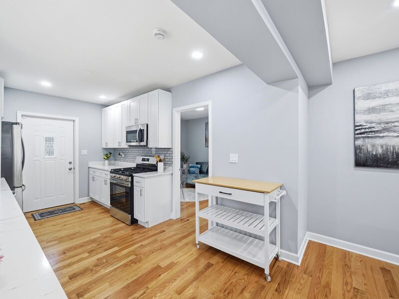 2724 W Jerome Street Chicago IL 60645