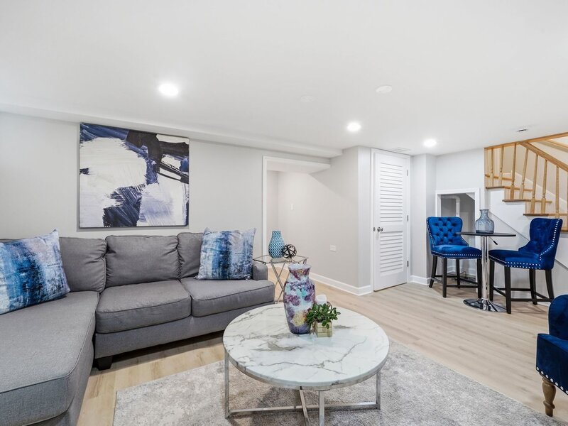 2724 W Jerome Street Chicago IL 60645