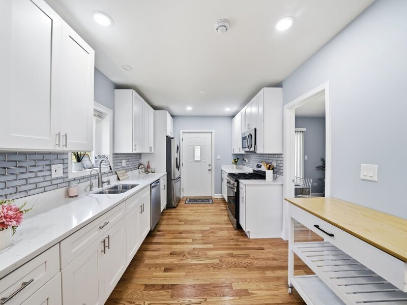 2724 W Jerome Street Chicago IL 60645