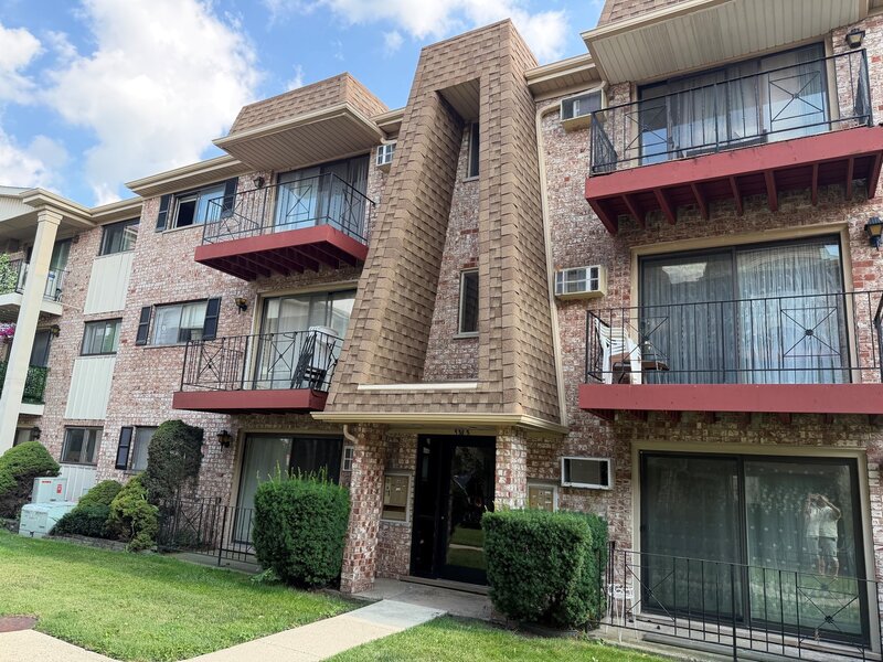 5303 N Delphia Avenue Chicago IL 60656