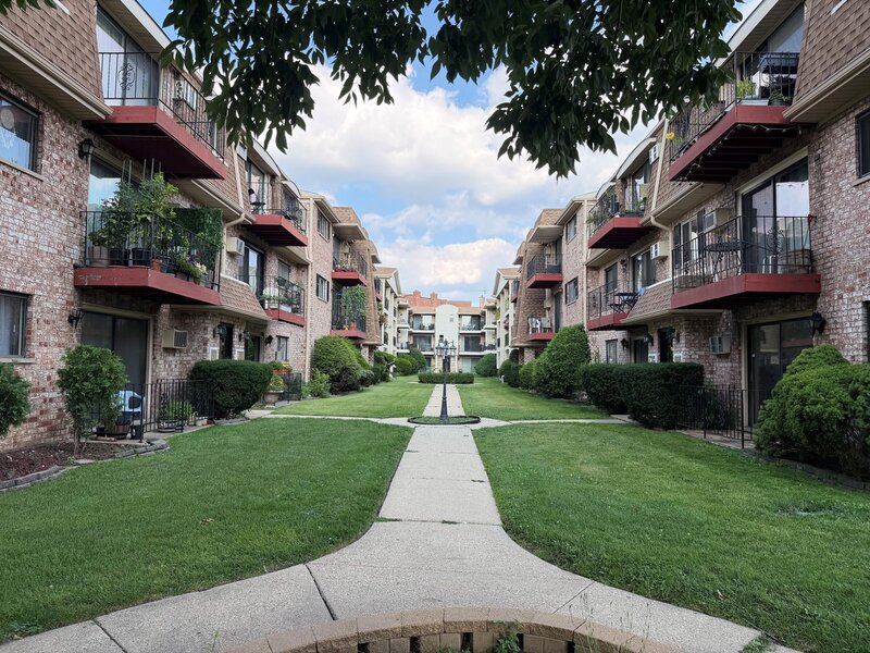 5303 N Delphia Avenue Chicago IL 60656