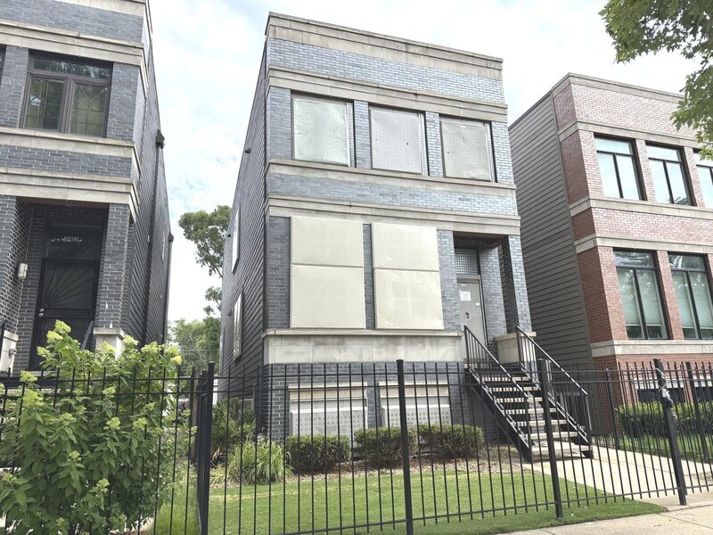 544 E 46th Place Chicago IL 60653