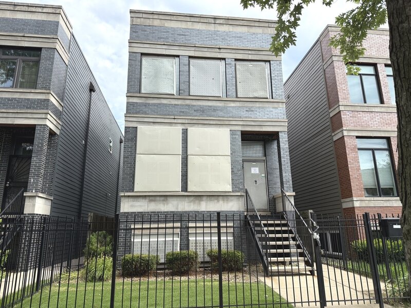 544 E 46th Place Chicago IL 60653