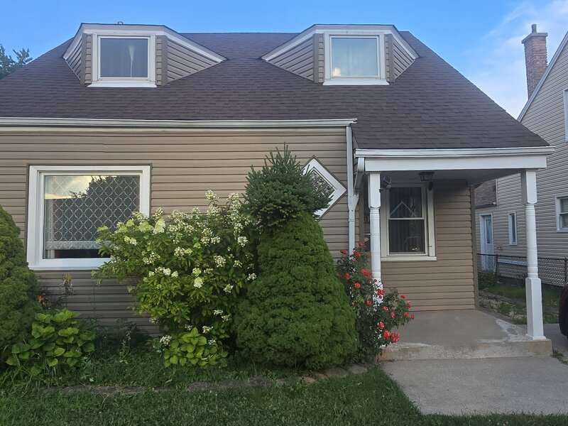 8751 S Sacramento Avenue Evergreen Park IL 60805
