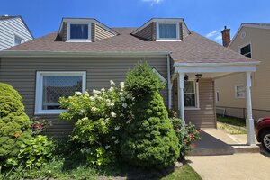 Photo of 8751 S Sacramento Avenue Evergreen Park IL 60805