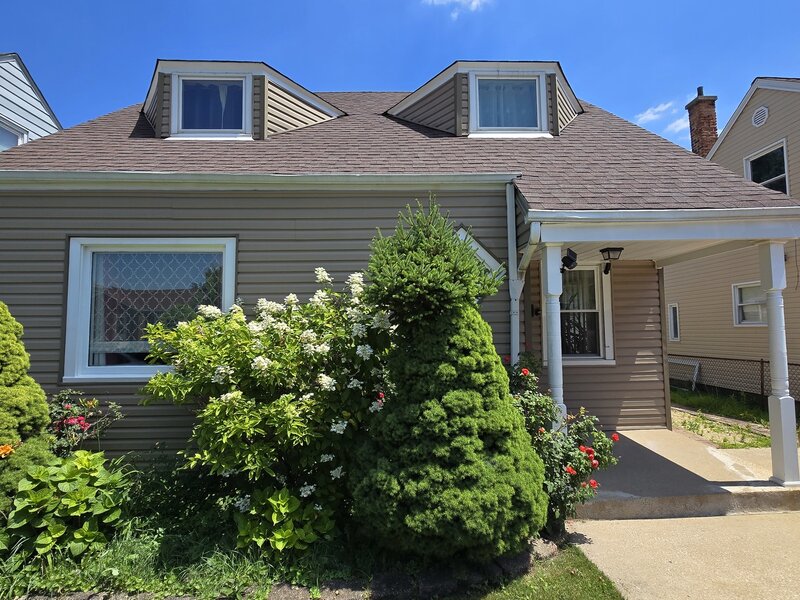 8751 S Sacramento Avenue Evergreen Park IL 60805