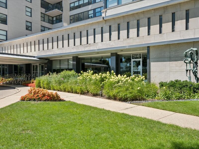 3440 N Lake Shore Drive Chicago IL 60657