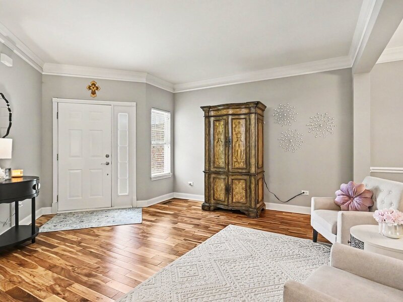 1102 Iron Horse Court Elgin IL 60124