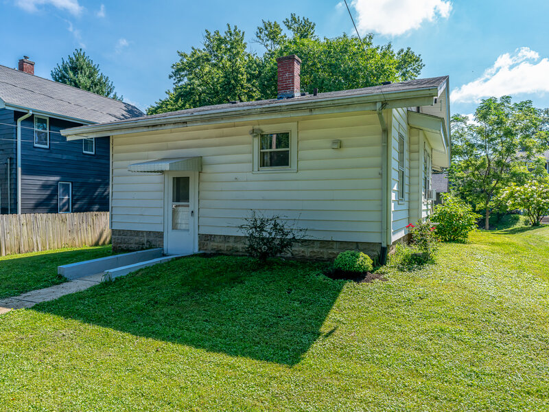 2422 Western Avenue Davenport IA 52803