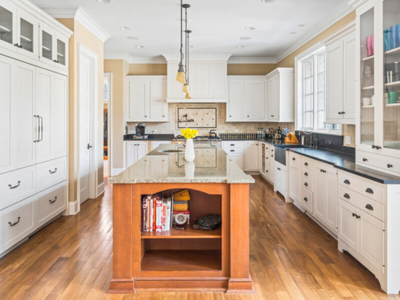 1300 Abington Cambs Drive Lake Forest IL 60045
