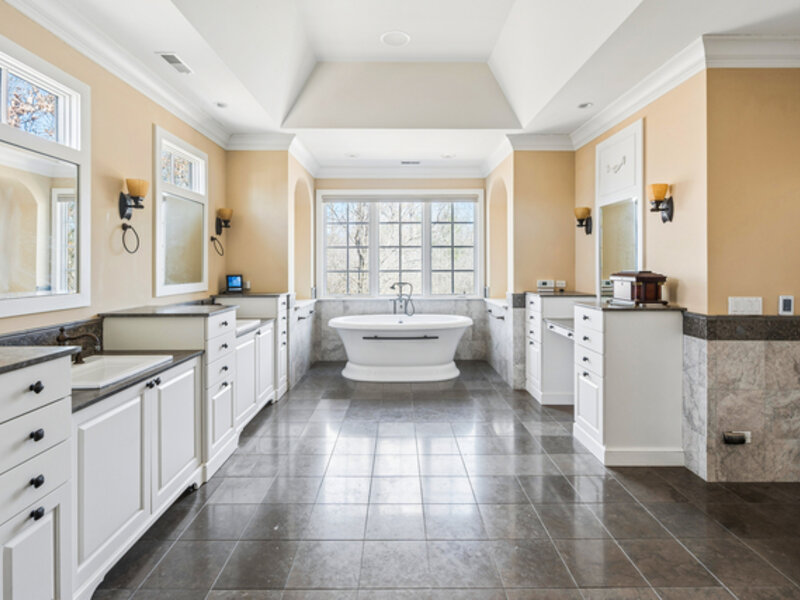 1300 Abington Cambs Drive Lake Forest IL 60045