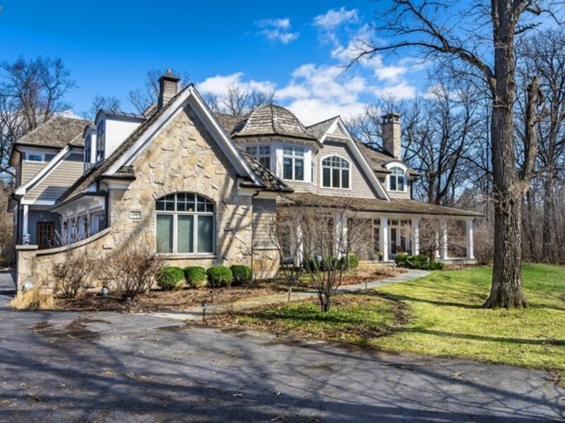 1300 Abington Cambs Drive Lake Forest IL 60045