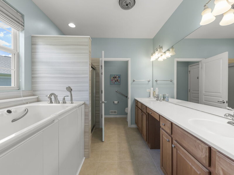 105 National Court Shorewood IL 60404
