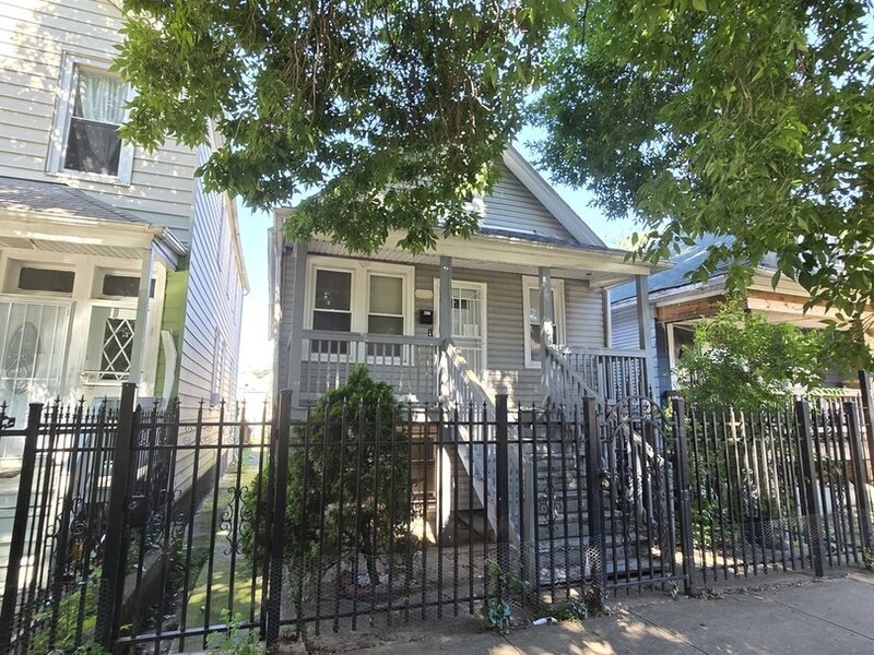8622 S Escanaba Avenue Chicago IL 60617
