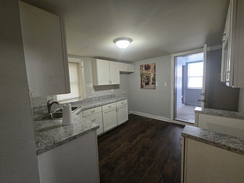 8622 S Escanaba Avenue Chicago IL 60617