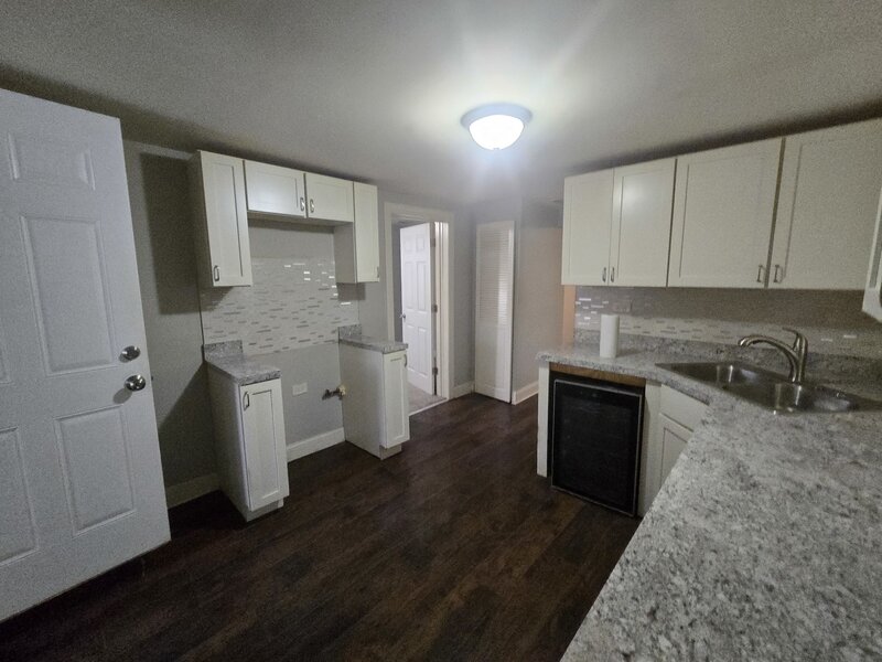8622 S Escanaba Avenue Chicago IL 60617