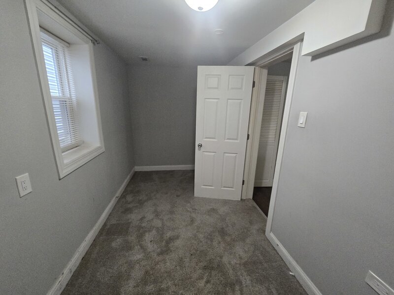 8622 S Escanaba Avenue Chicago IL 60617