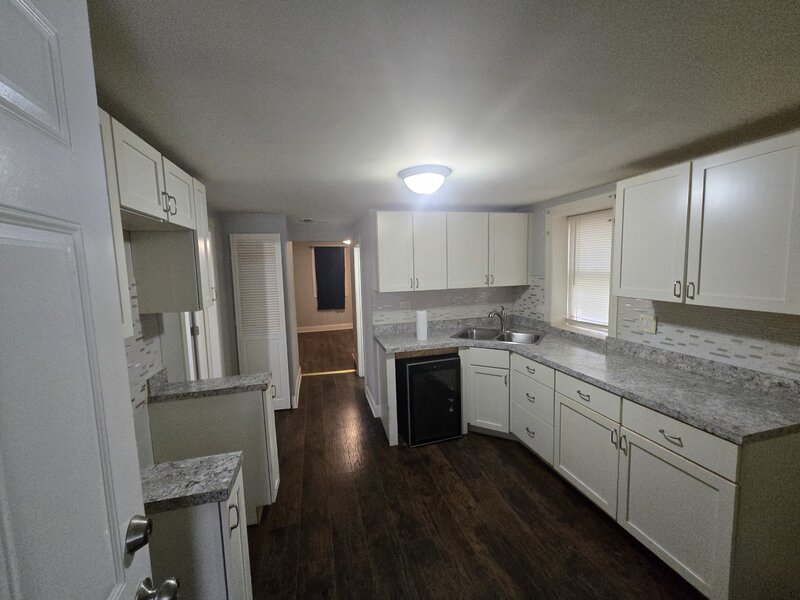 8622 S Escanaba Avenue Chicago IL 60617