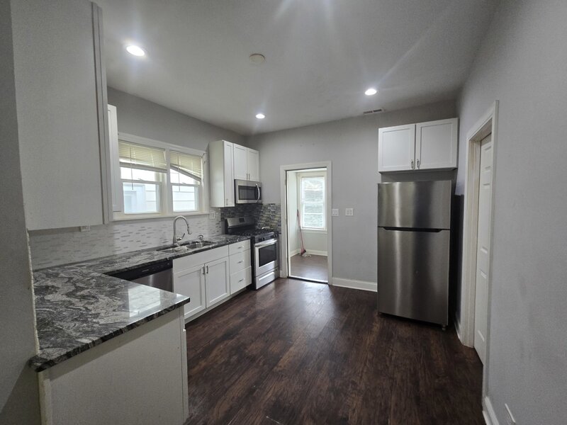 8622 S Escanaba Avenue Chicago IL 60617