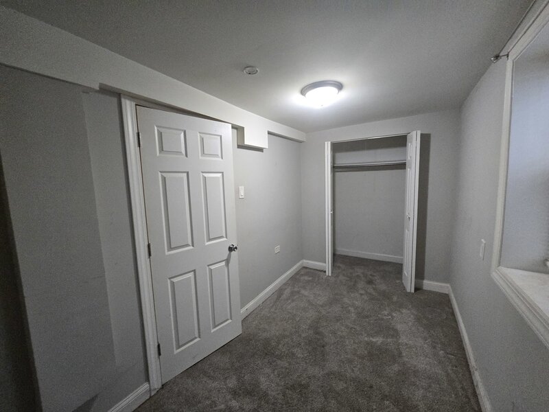 8622 S Escanaba Avenue Chicago IL 60617