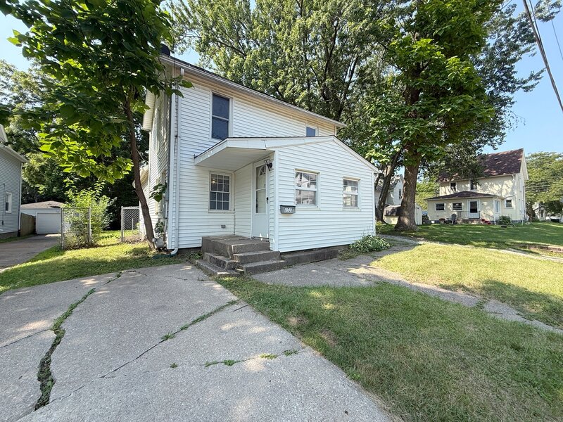 1718 19th Avenue Rock Island IL 61201